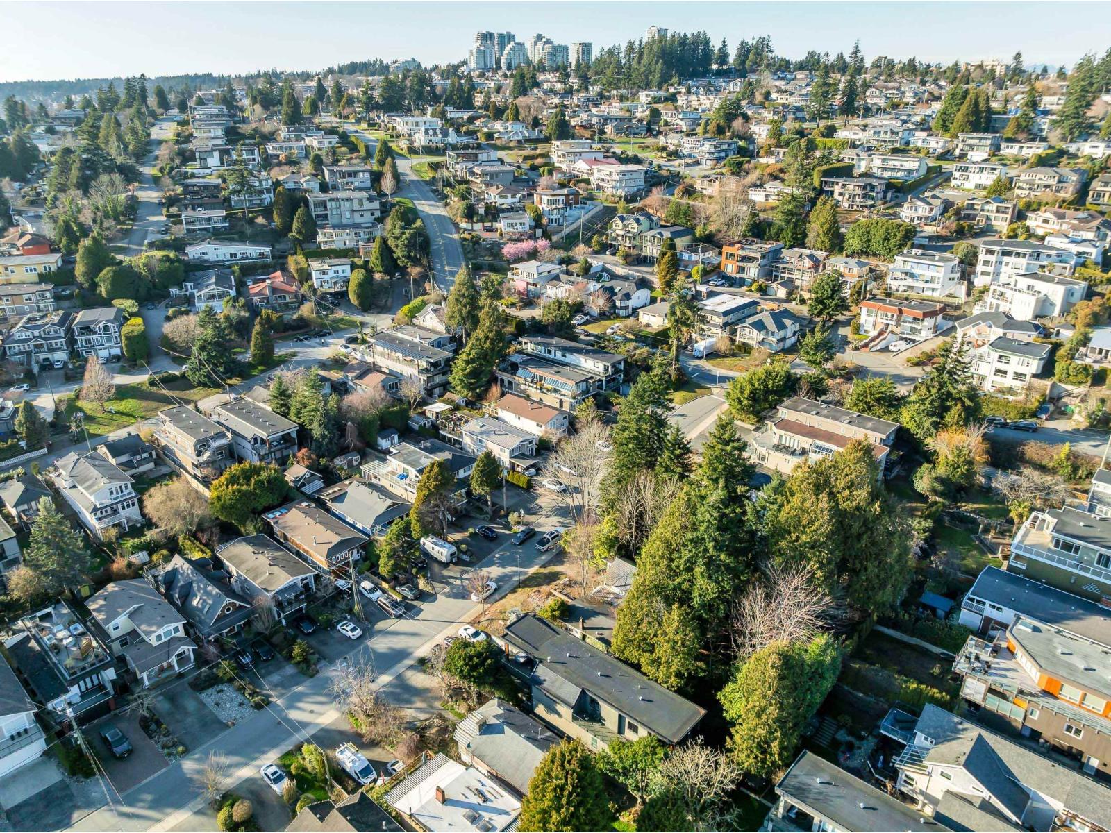 966 MAPLE STREET, White Rock