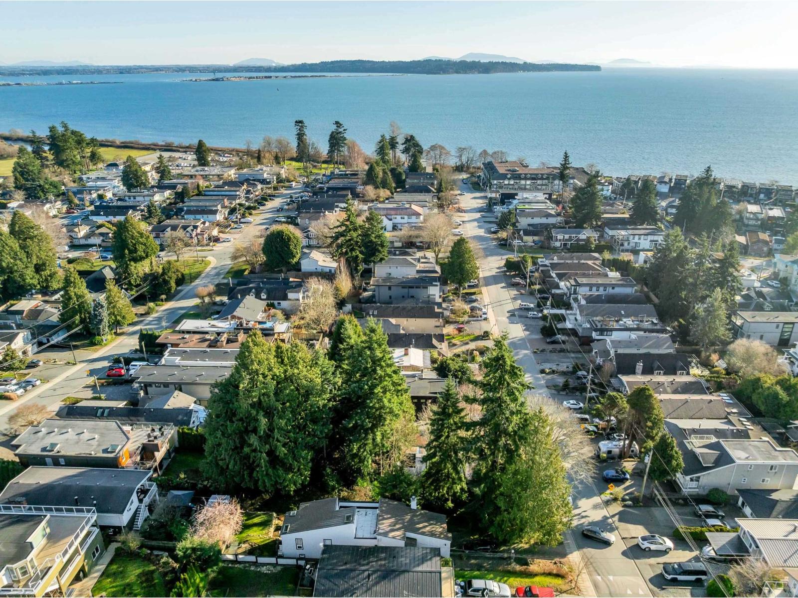 966 MAPLE STREET, White Rock