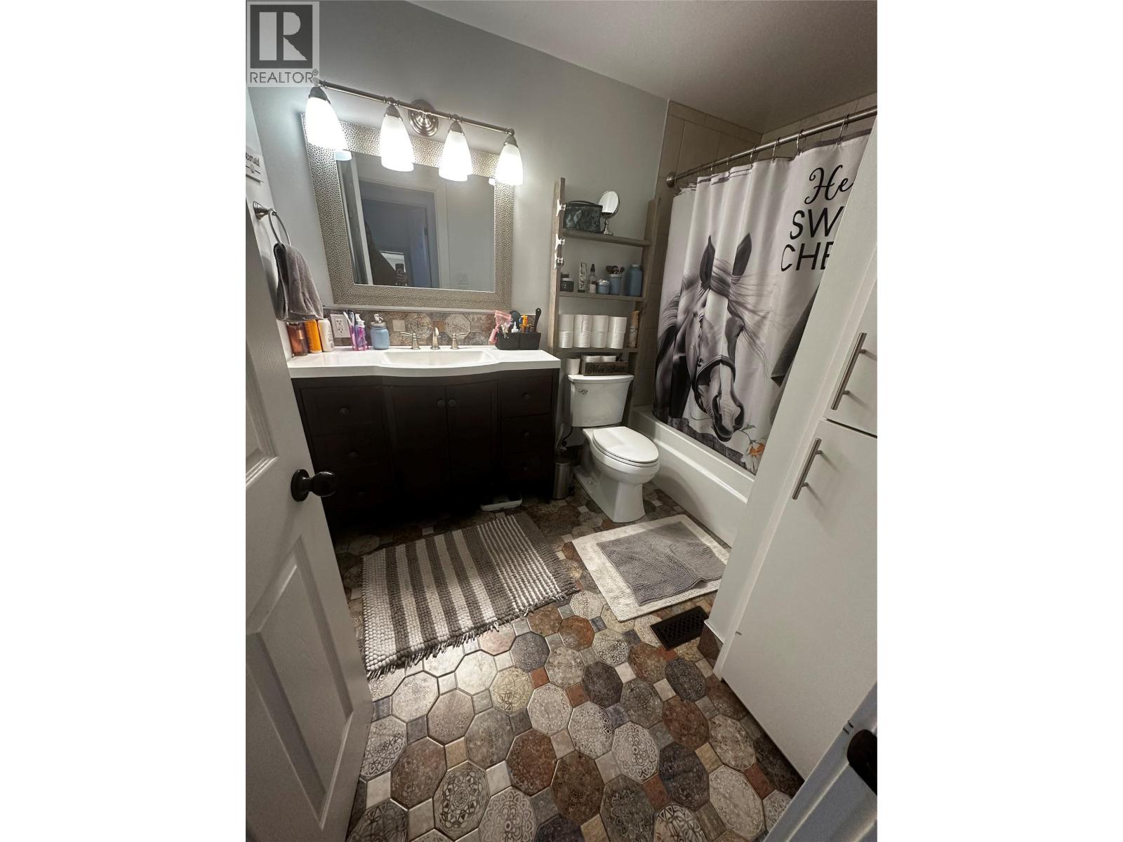 5109 43 Street NE, Chetwynd