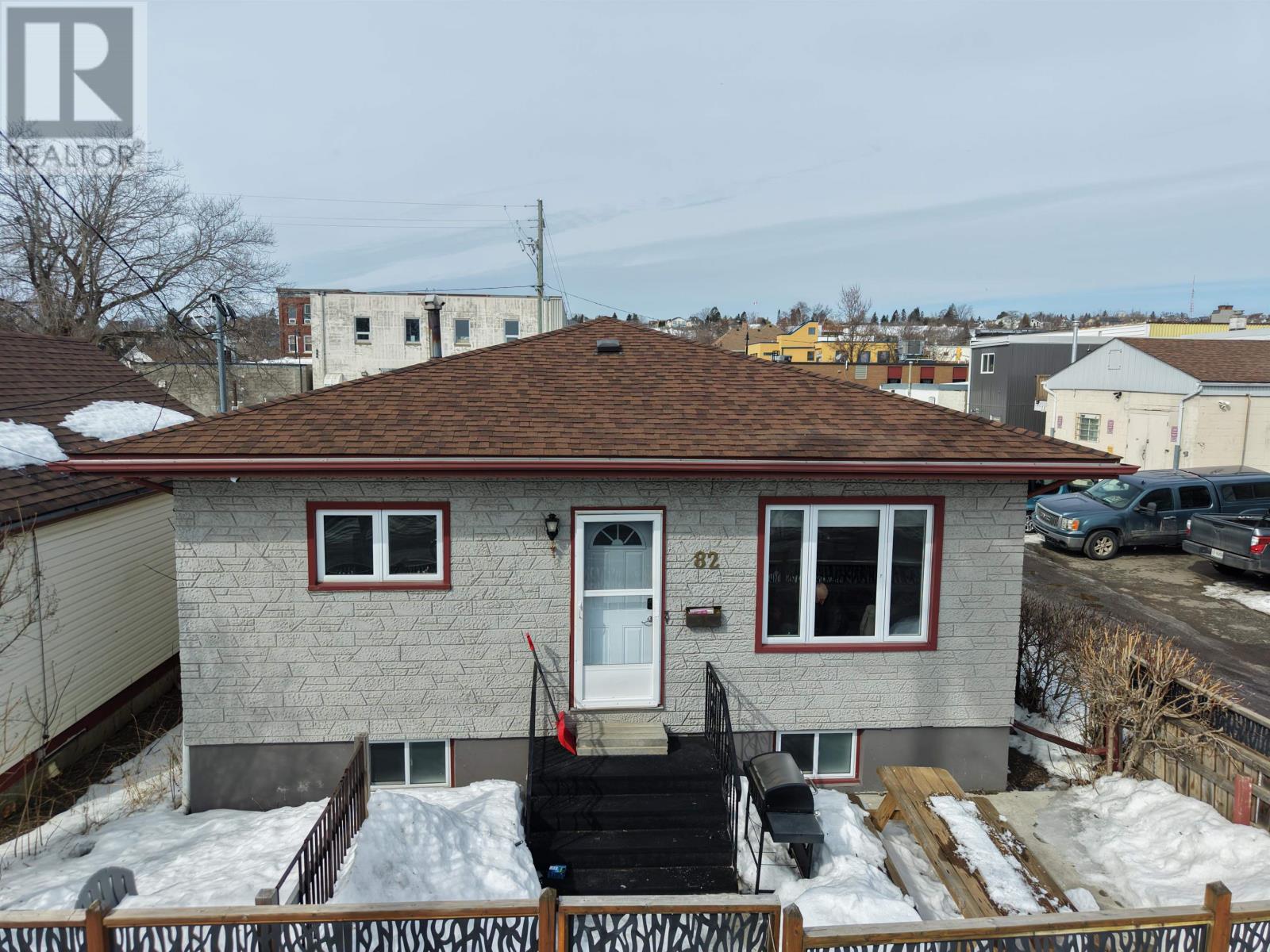 82 Machar Ave., Thunder Bay, Ontario