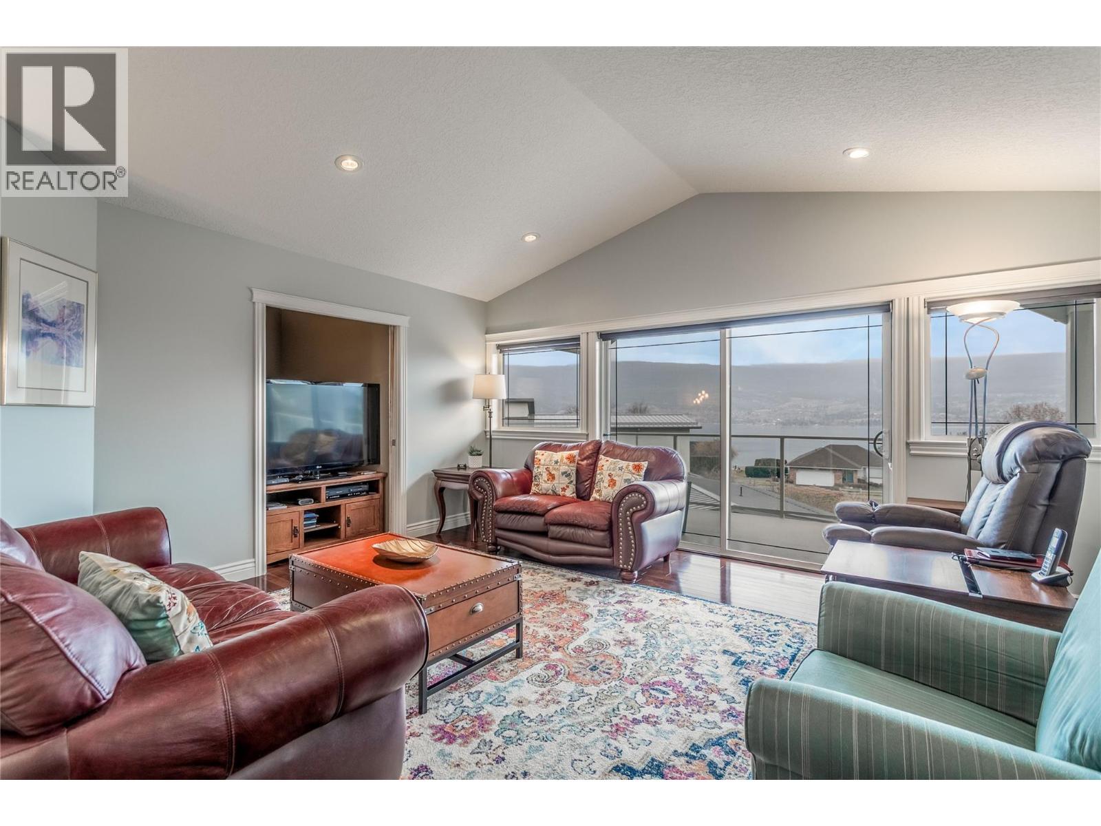 5408 Clark Street, Summerland