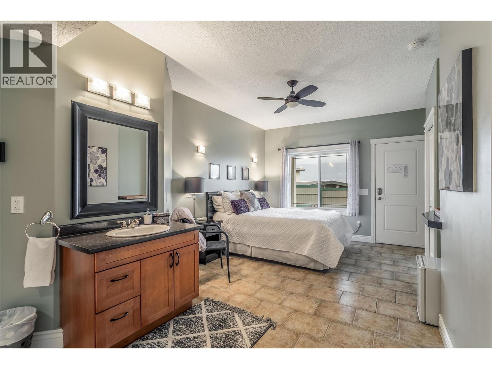 5408 Clark Street, Summerland