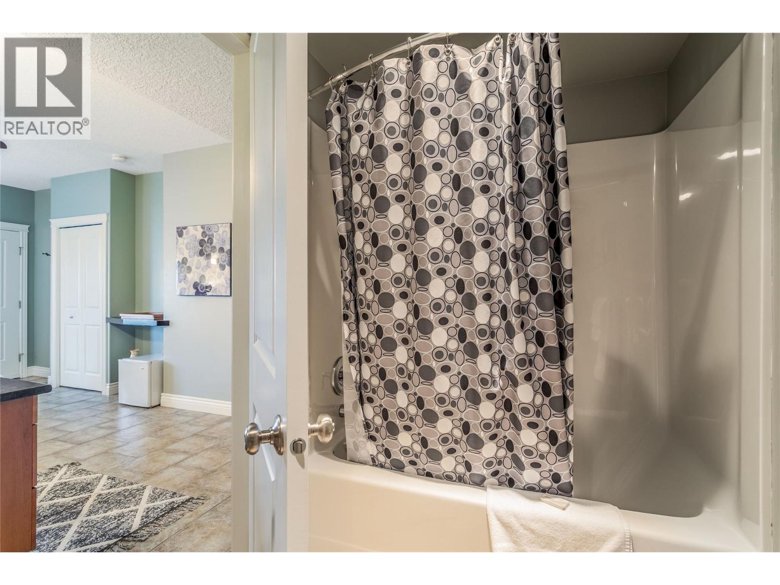 5408 Clark Street, Summerland