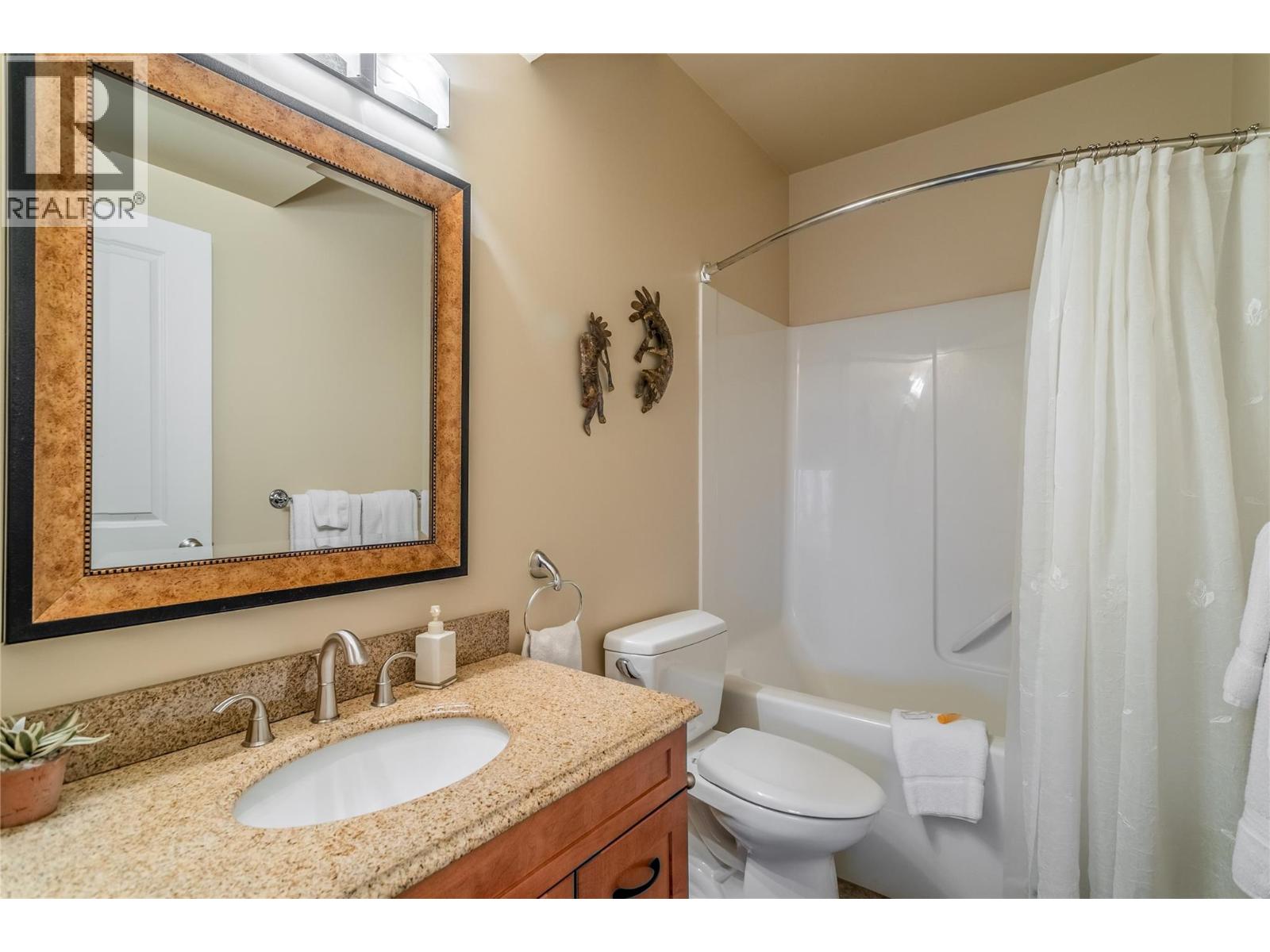 5408 Clark Street, Summerland