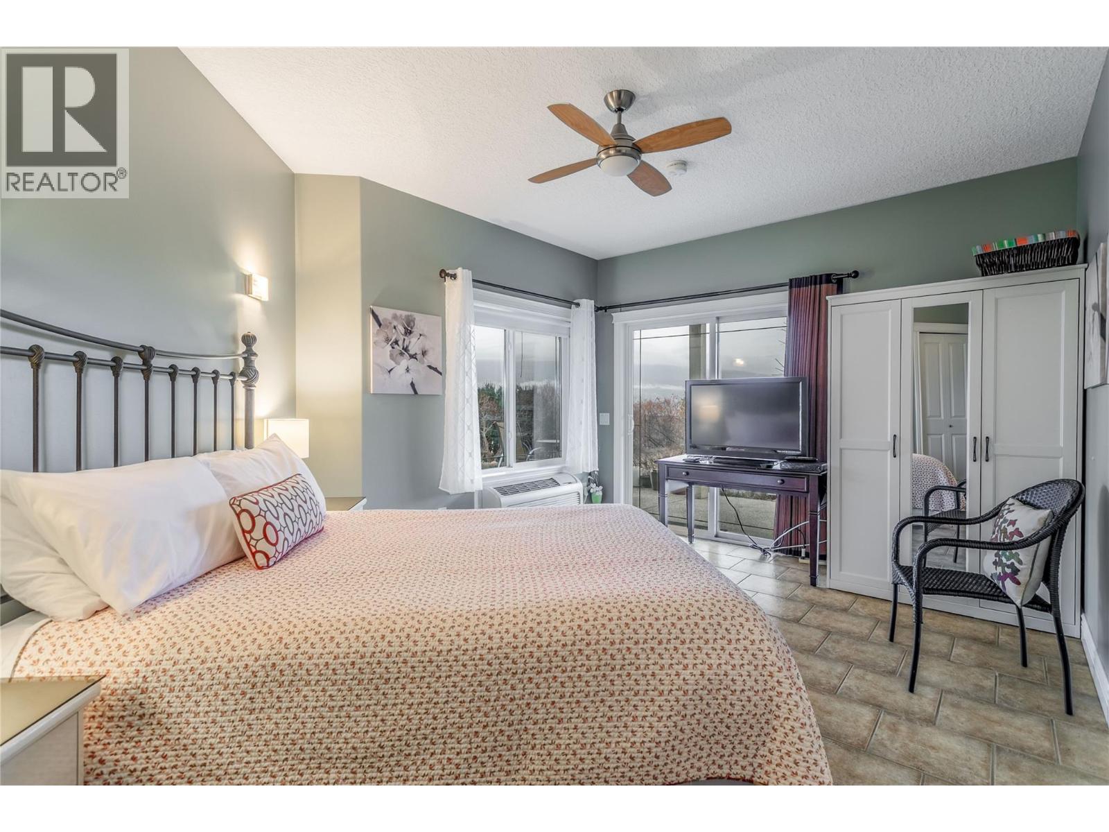 5408 Clark Street, Summerland