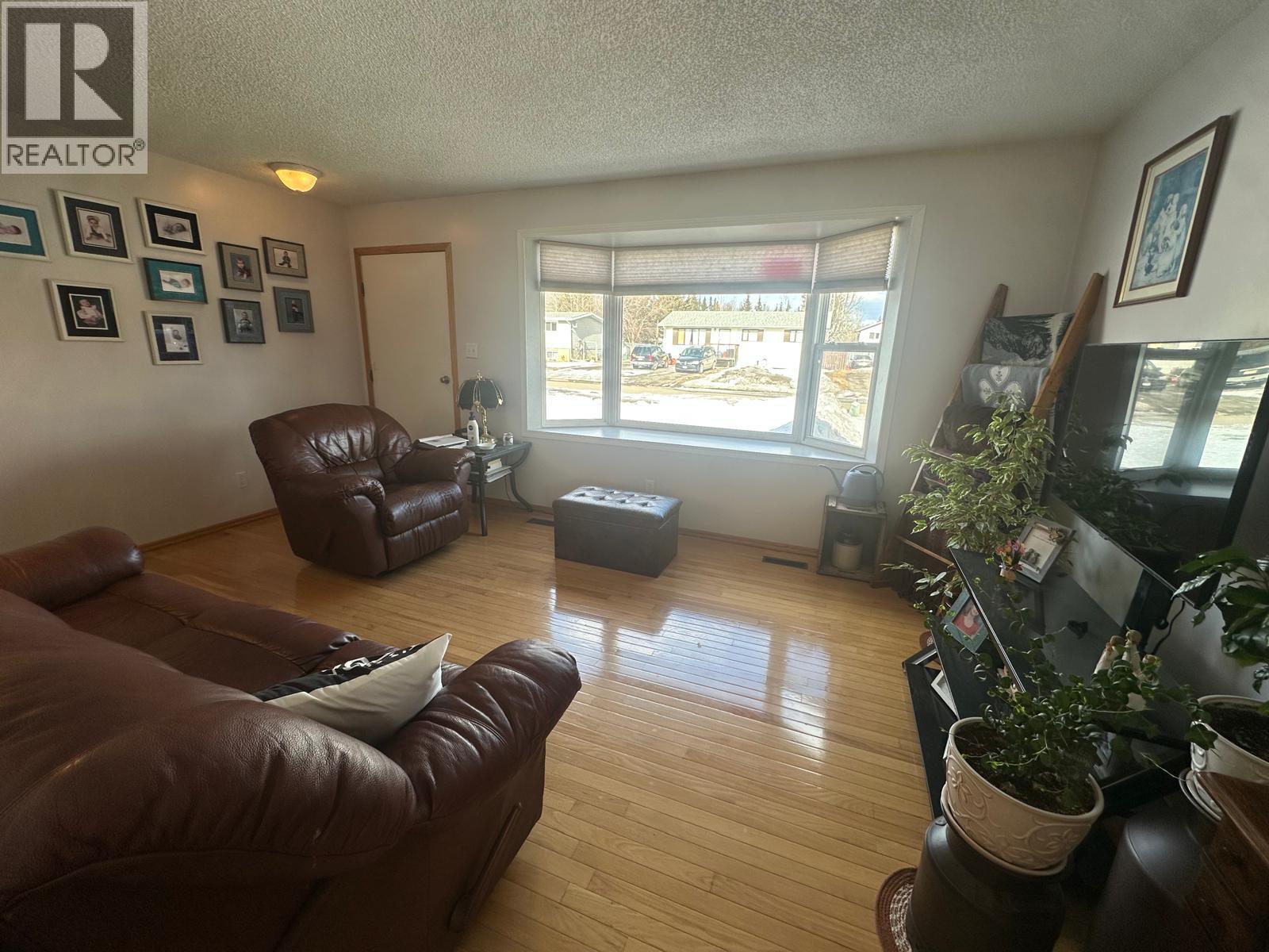 4917 45 Street NE, Chetwynd