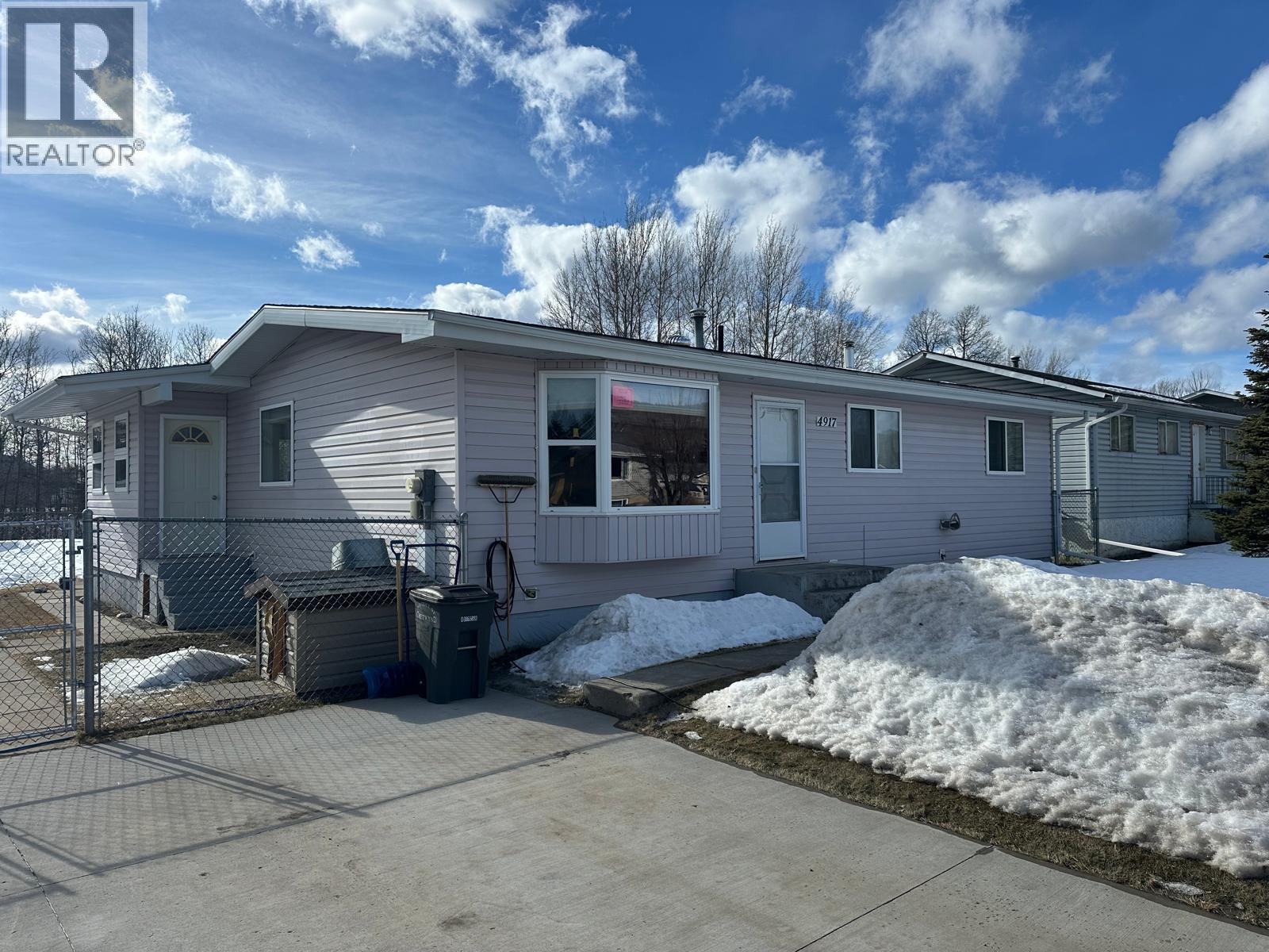 4917 45 Street NE, Chetwynd