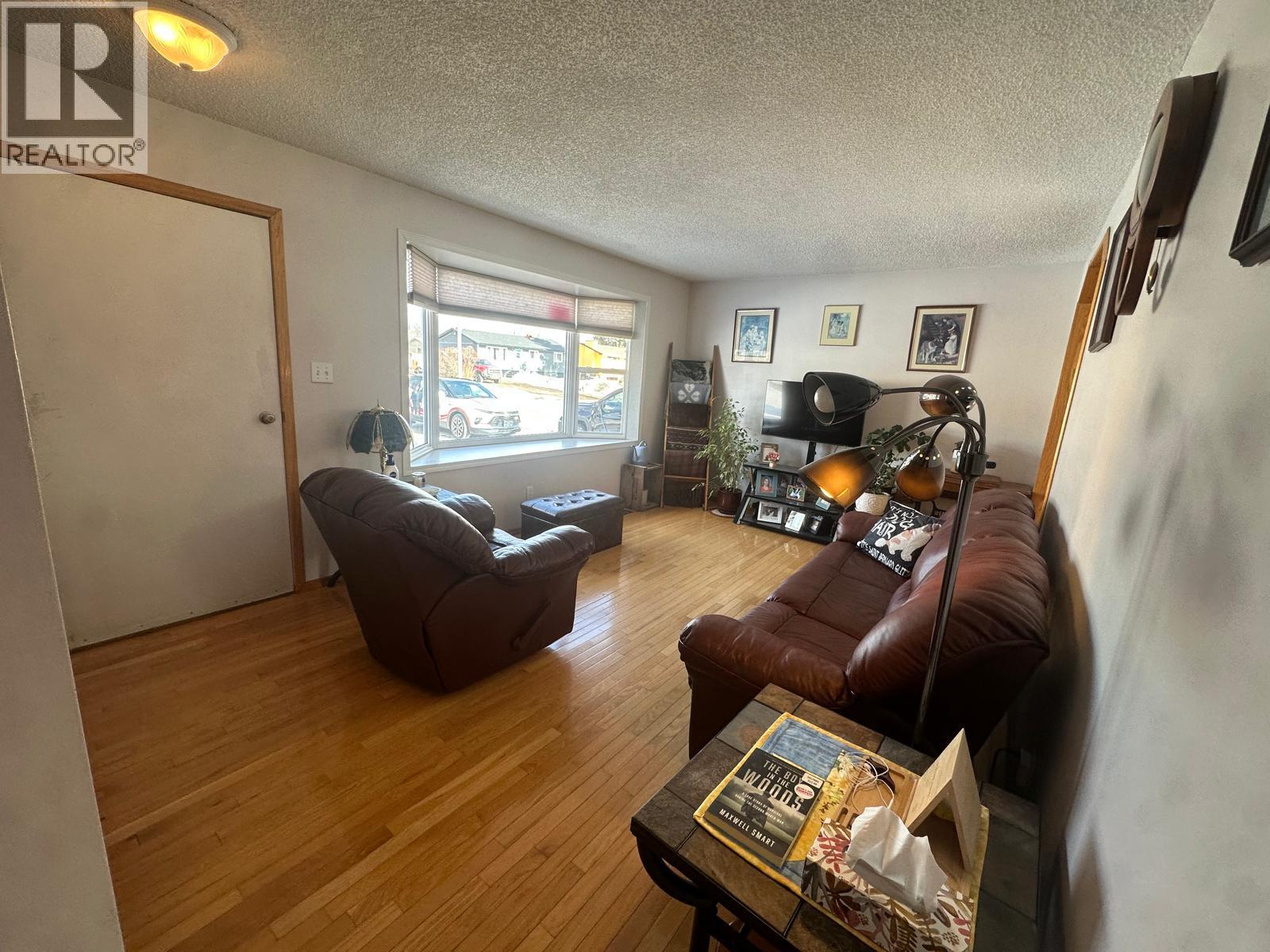 4917 45 Street NE, Chetwynd