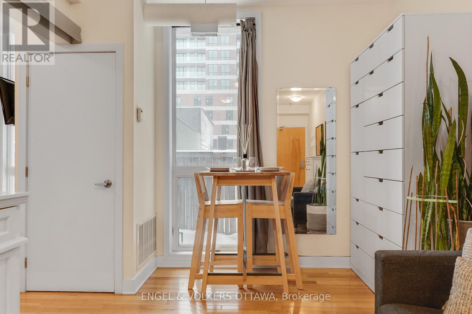 104 - 360 CUMBERLAND STREET — photo 21