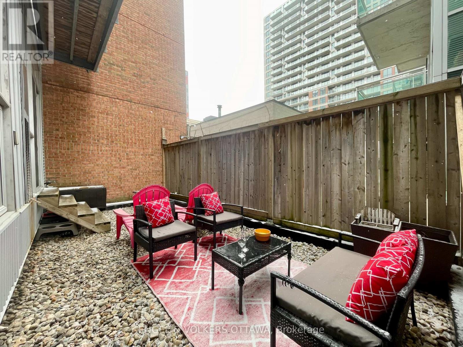 104 - 360 CUMBERLAND STREET — photo 31