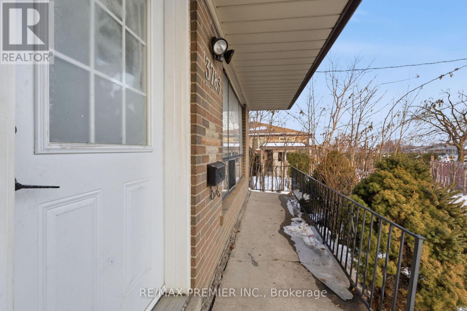 3783 MORNING STAR DRIVE, Mississauga (Malton), Ontario