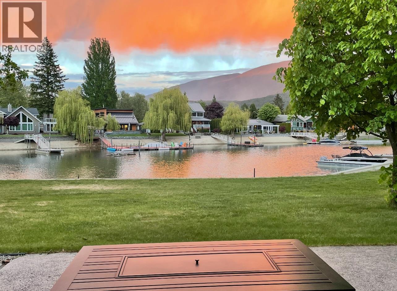 16 1455 Silver Sands Road, Sicamous