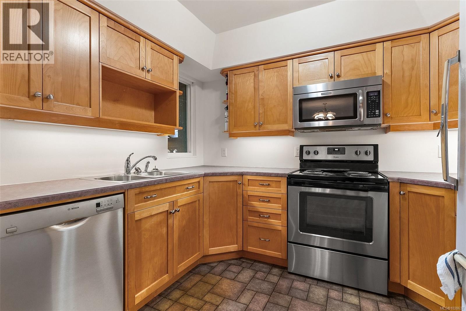 46 Falstaff Pl, View Royal