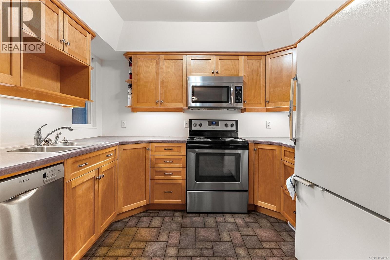 46 Falstaff Pl, View Royal