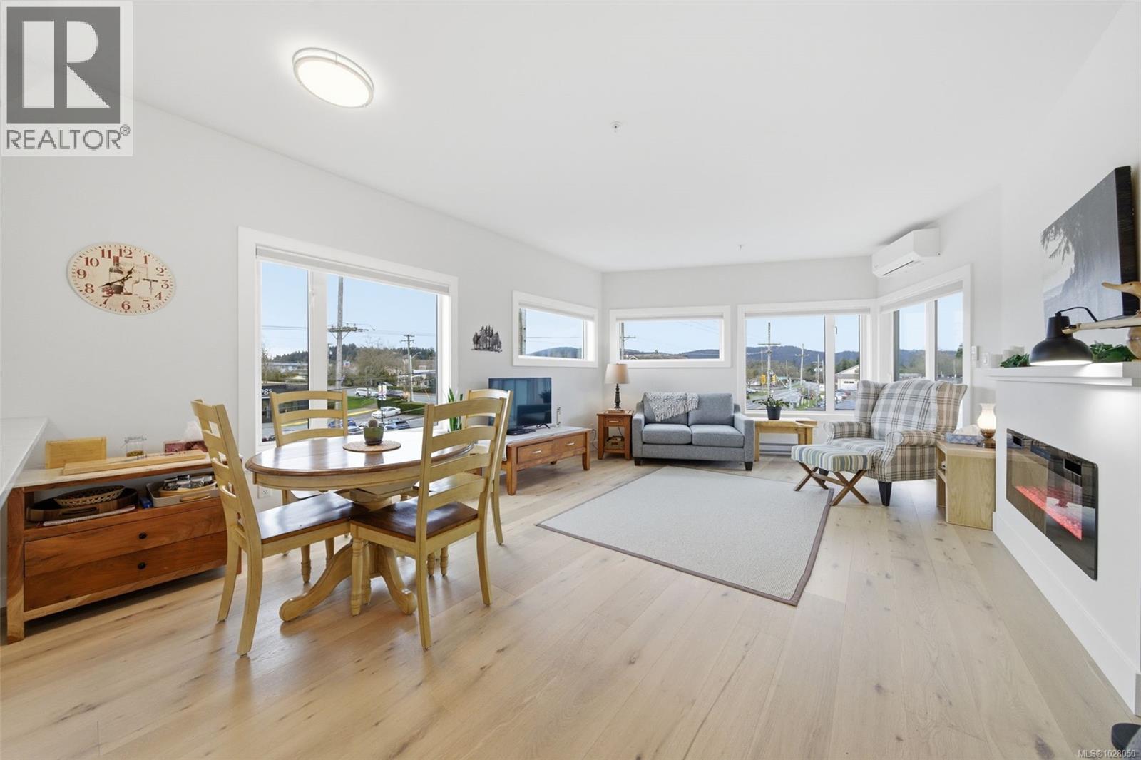 301 7098 Wallace Drive, Central Saanich