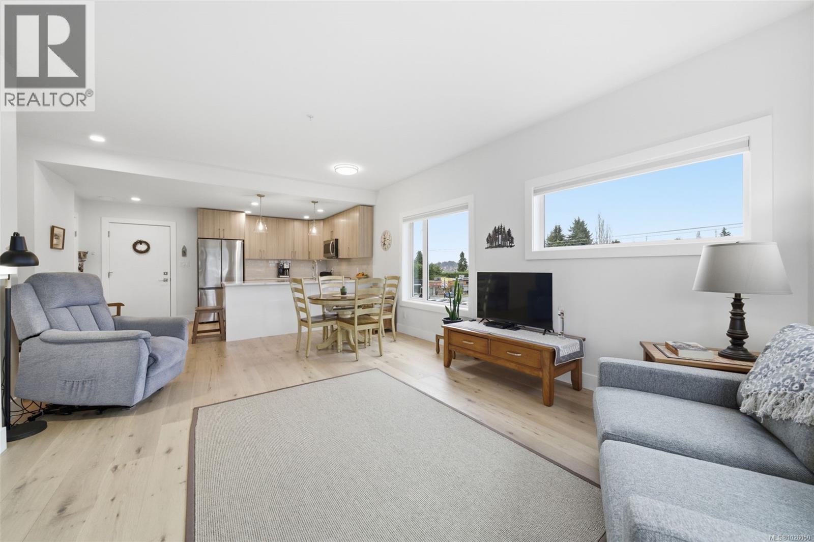 301 7098 Wallace Drive, Central Saanich