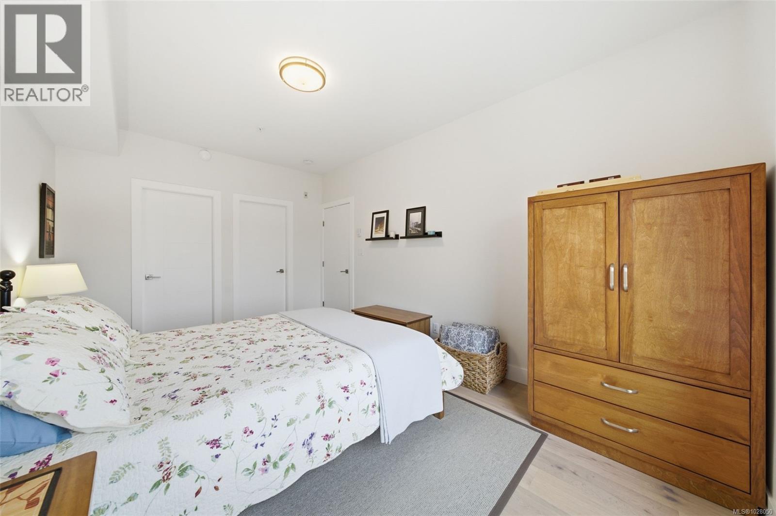 301 7098 Wallace Drive, Central Saanich