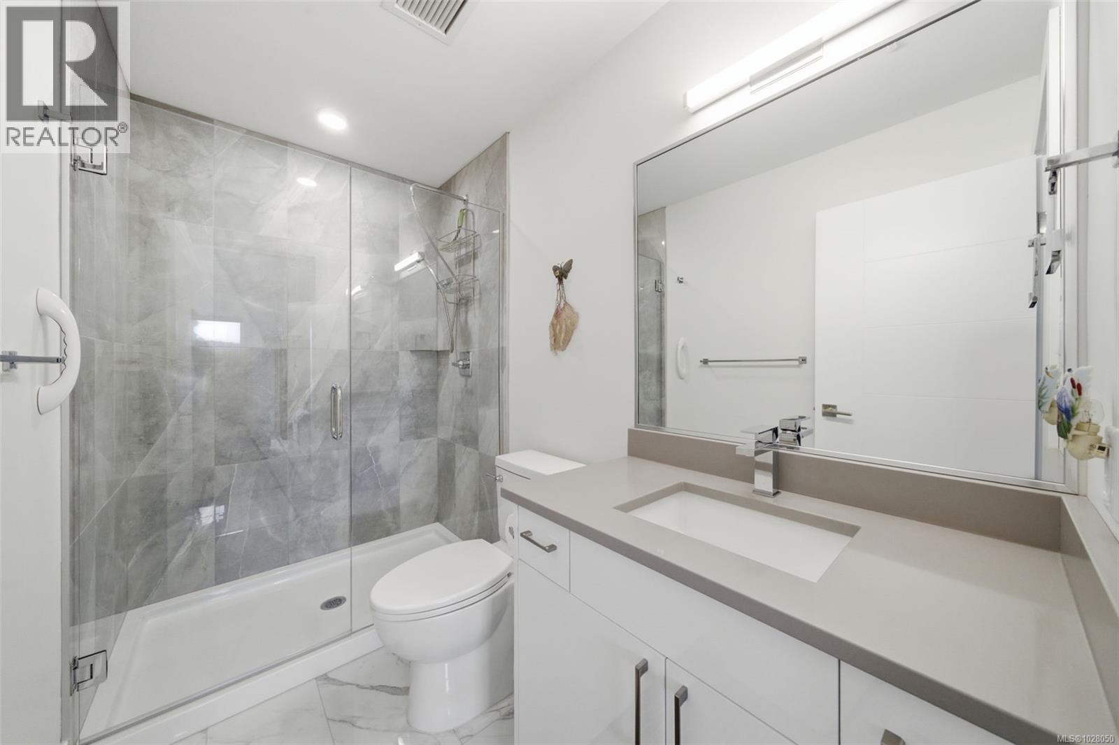 301 7098 Wallace Drive, Central Saanich