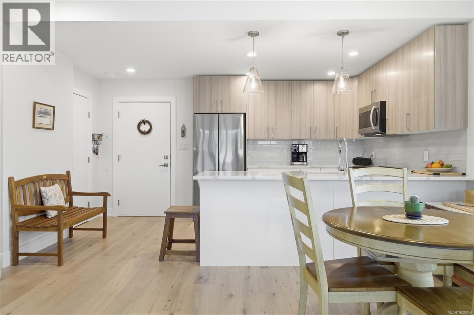 301 7098 Wallace Drive, Central Saanich