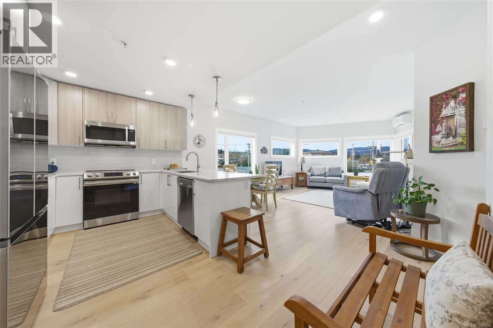 301 7098 Wallace Drive, Central Saanich