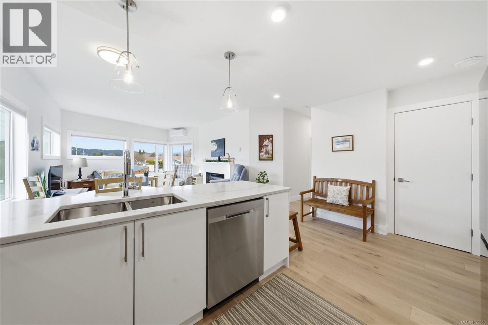 301 7098 Wallace Drive, Central Saanich