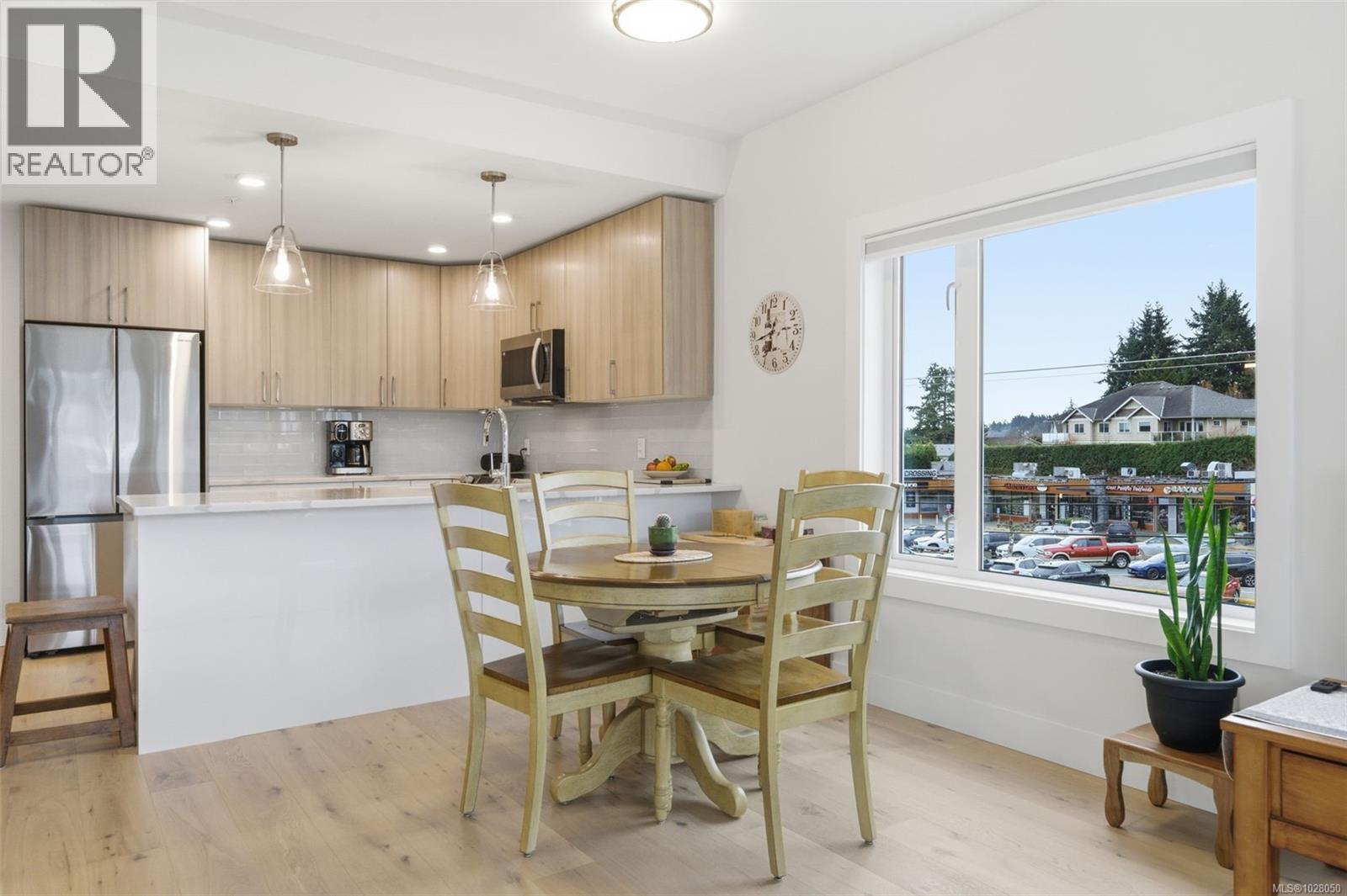 301 7098 Wallace Drive, Central Saanich