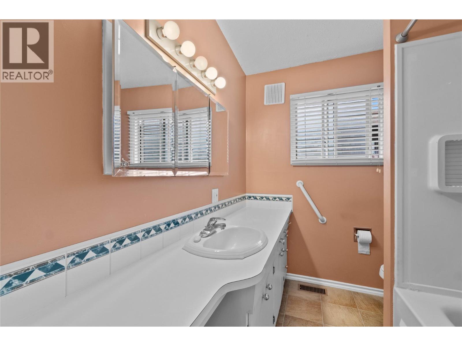 1431 15 Street SE, Salmon Arm