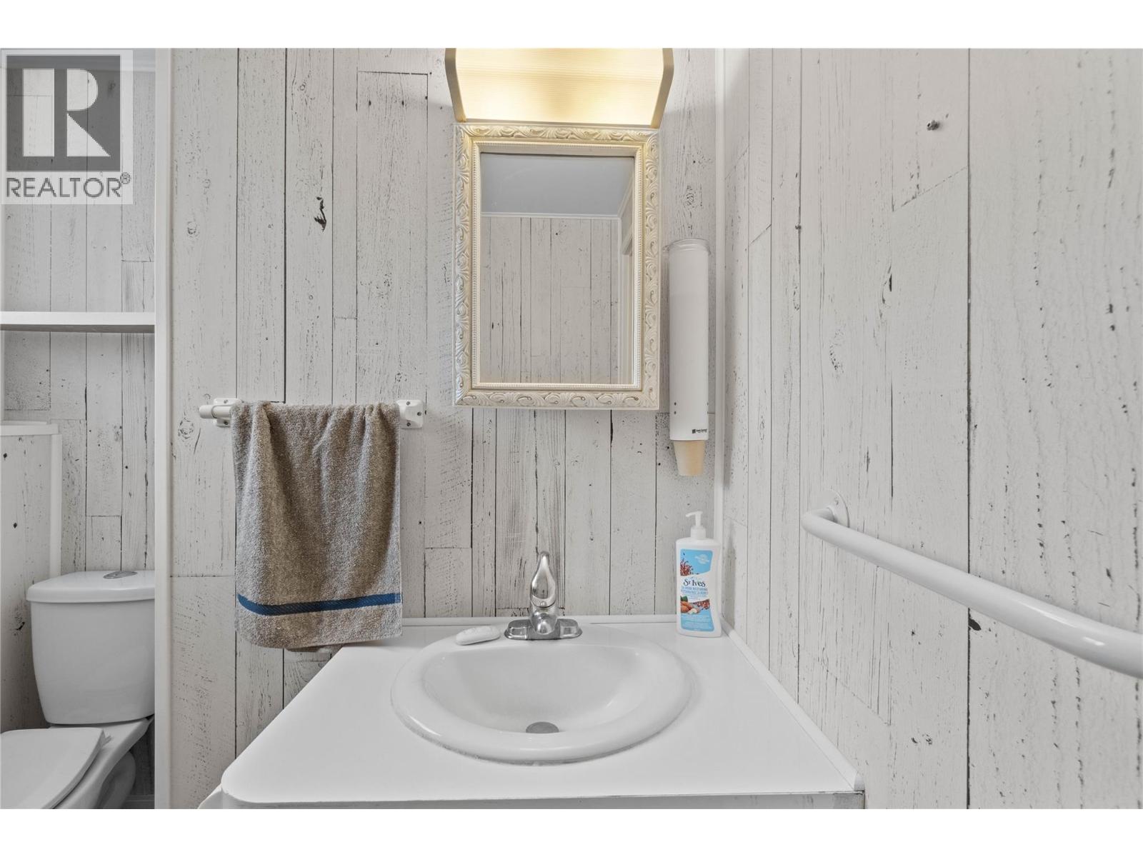 1431 15 Street SE, Salmon Arm