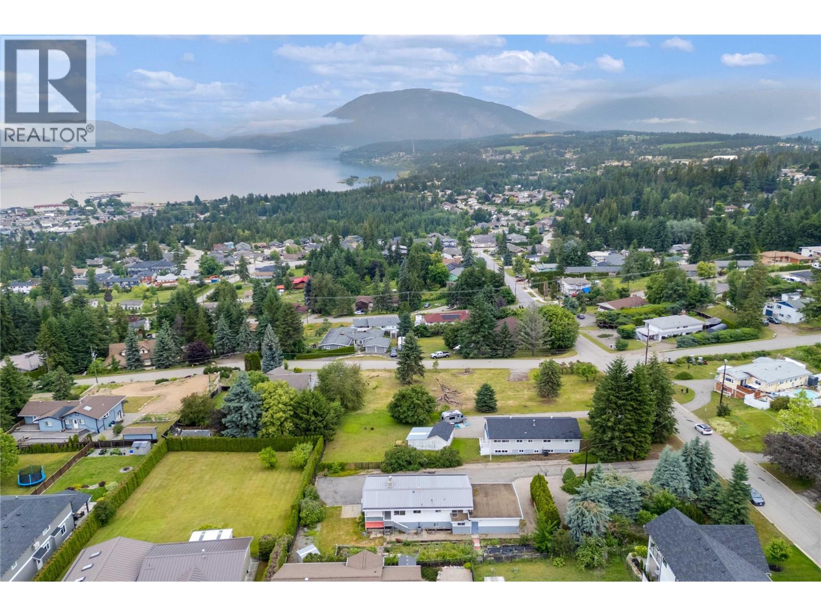 1431 15 Street SE, Salmon Arm
