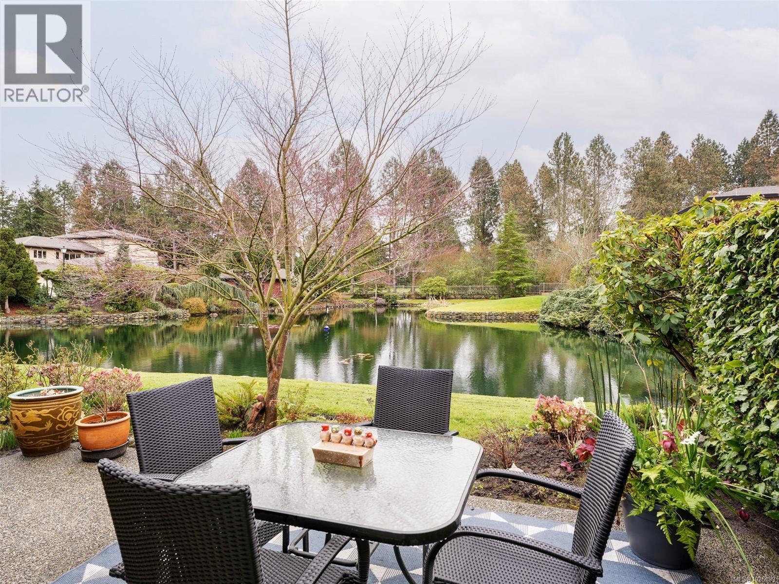 125 2345 Cedar Hill Cross Rd, Oak Bay