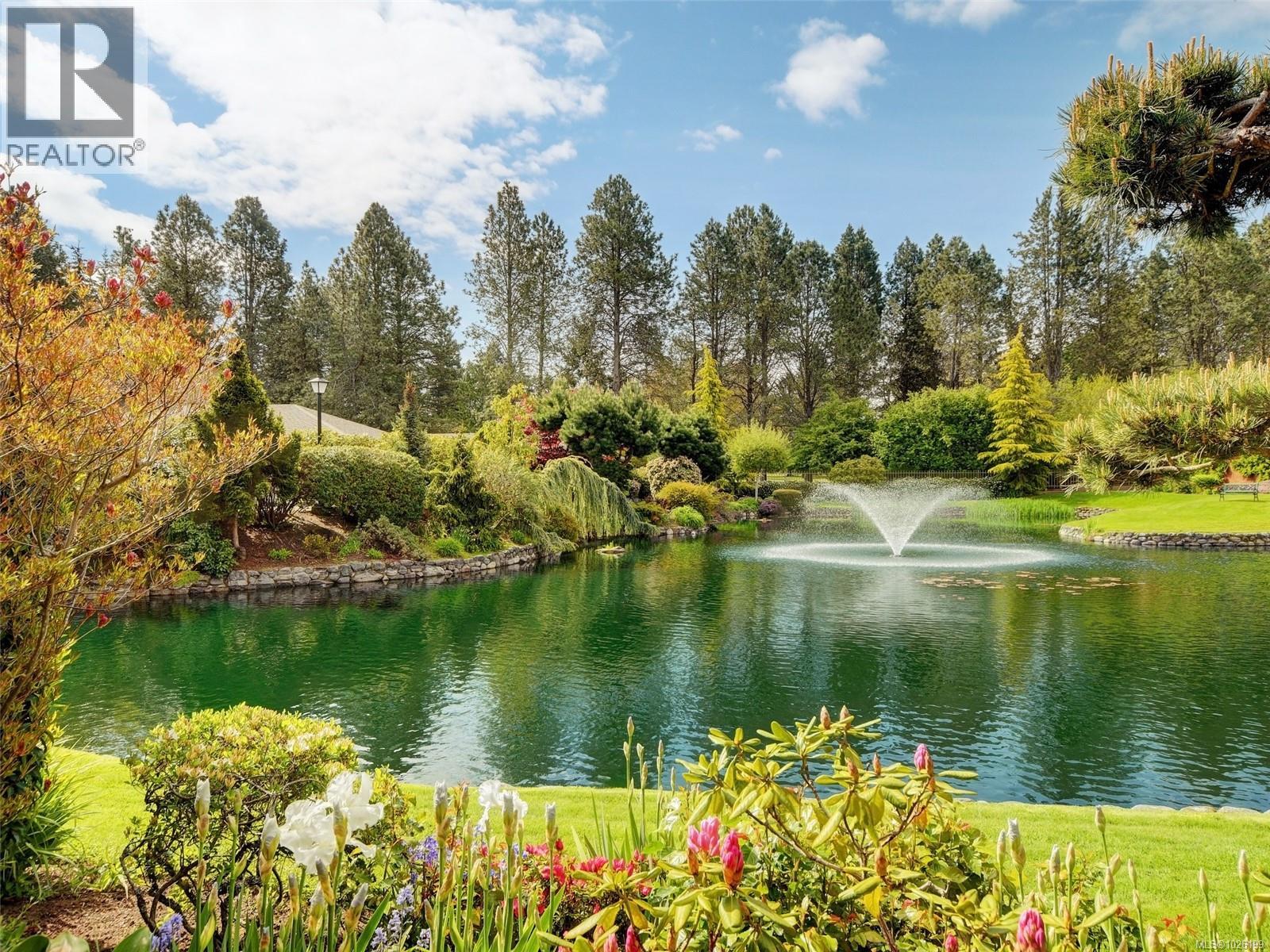 125 2345 Cedar Hill Cross Rd, Oak Bay