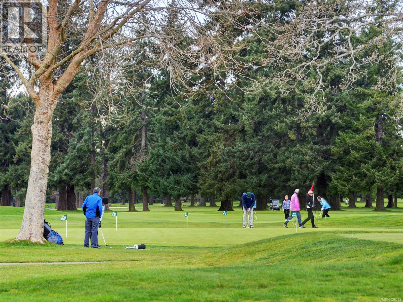 125 2345 Cedar Hill Cross Rd, Oak Bay