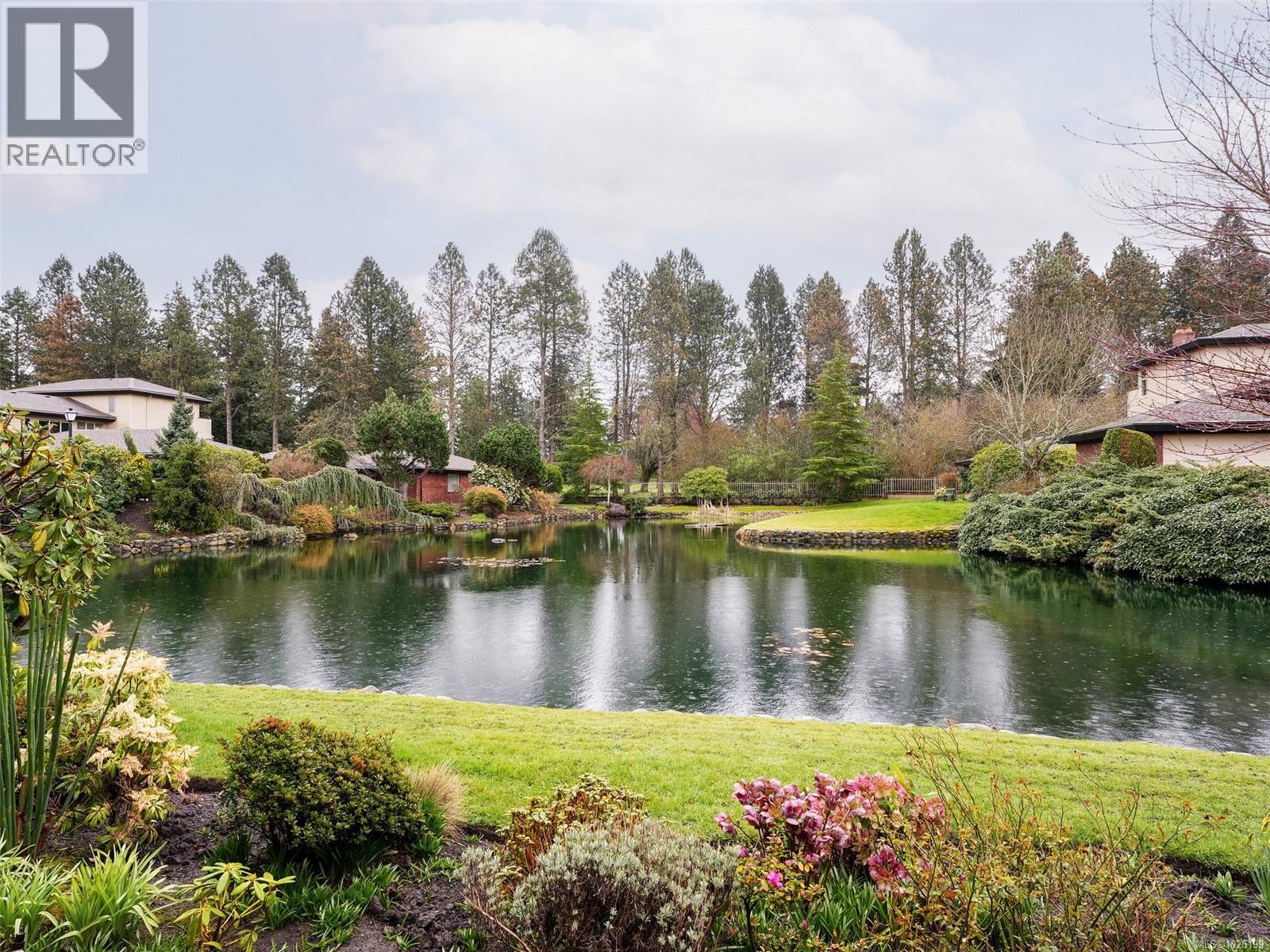 125 2345 Cedar Hill Cross Rd, Oak Bay