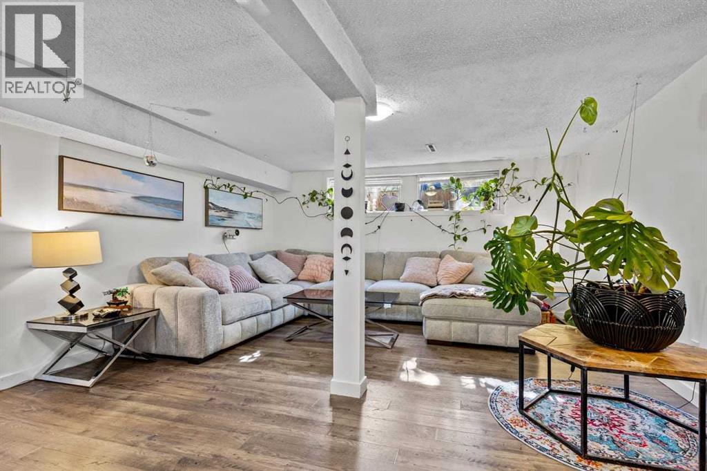 Single Family House Bungalow for Sale in   Avenue NE Winston Heights/Mountview Calgary 