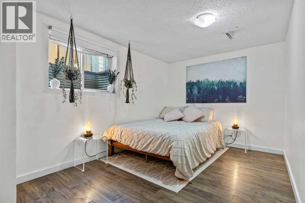 Single Family House Bungalow for Sale in   Avenue NE Winston Heights/Mountview Calgary 