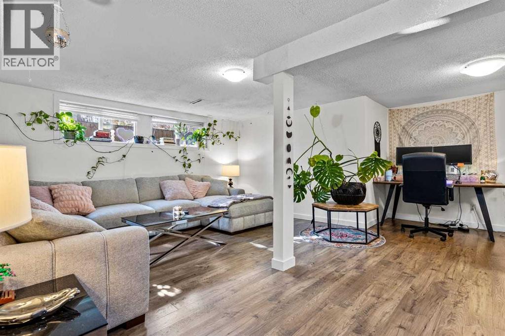 Single Family House Bungalow for Sale in   Avenue NE Winston Heights/Mountview Calgary 