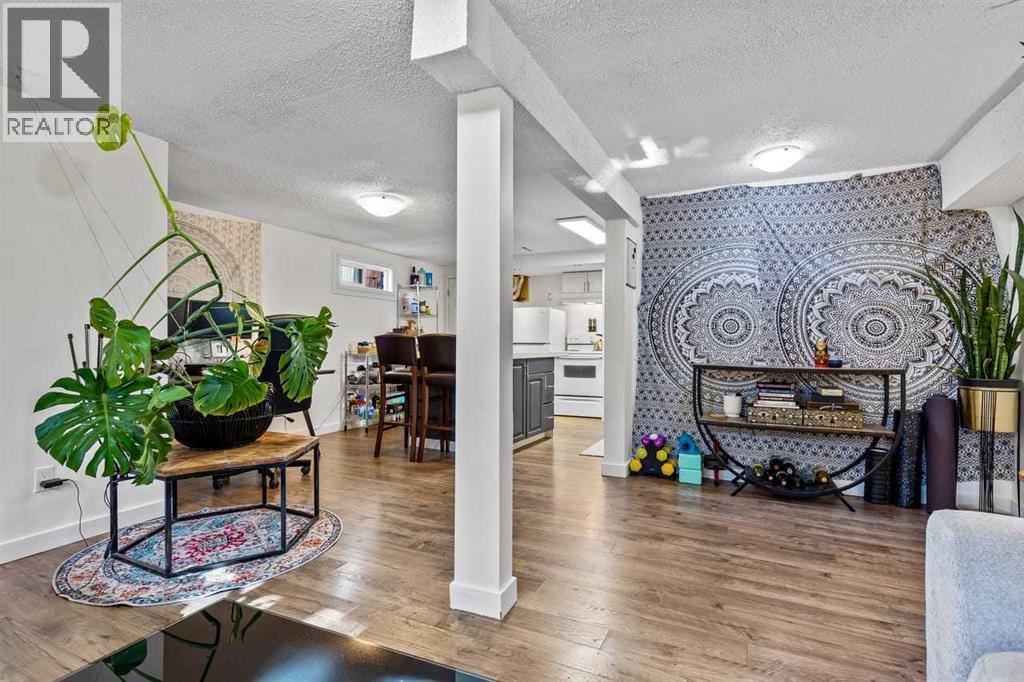 Single Family House Bungalow for Sale in   Avenue NE Winston Heights/Mountview Calgary 