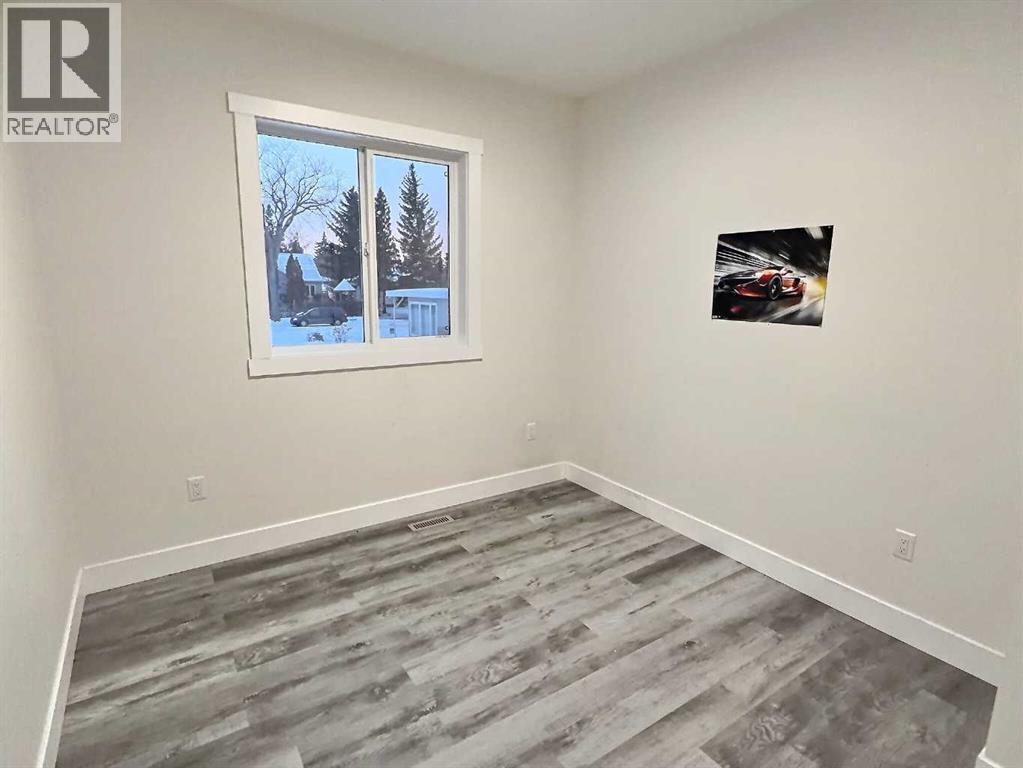 5209 57 AVENUE - 21