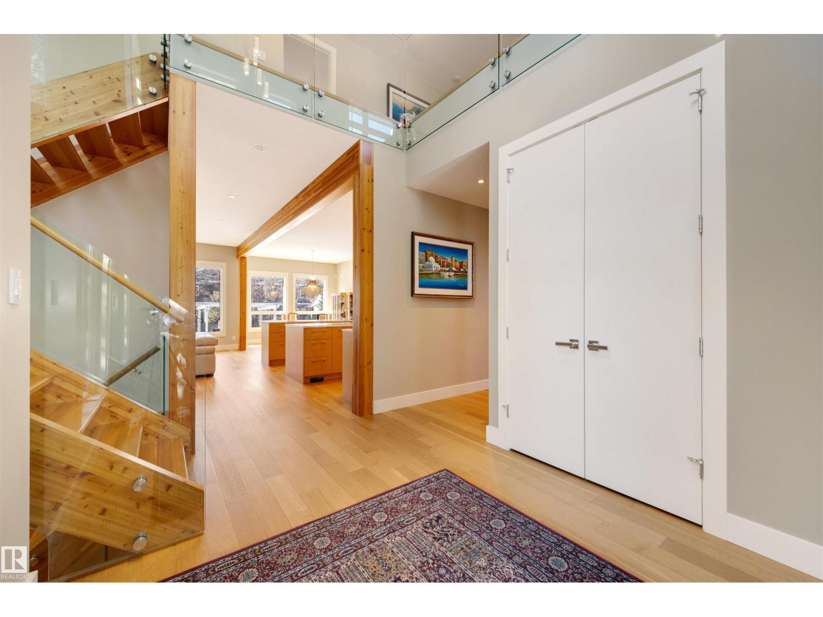 8408 118 ST NW - 4