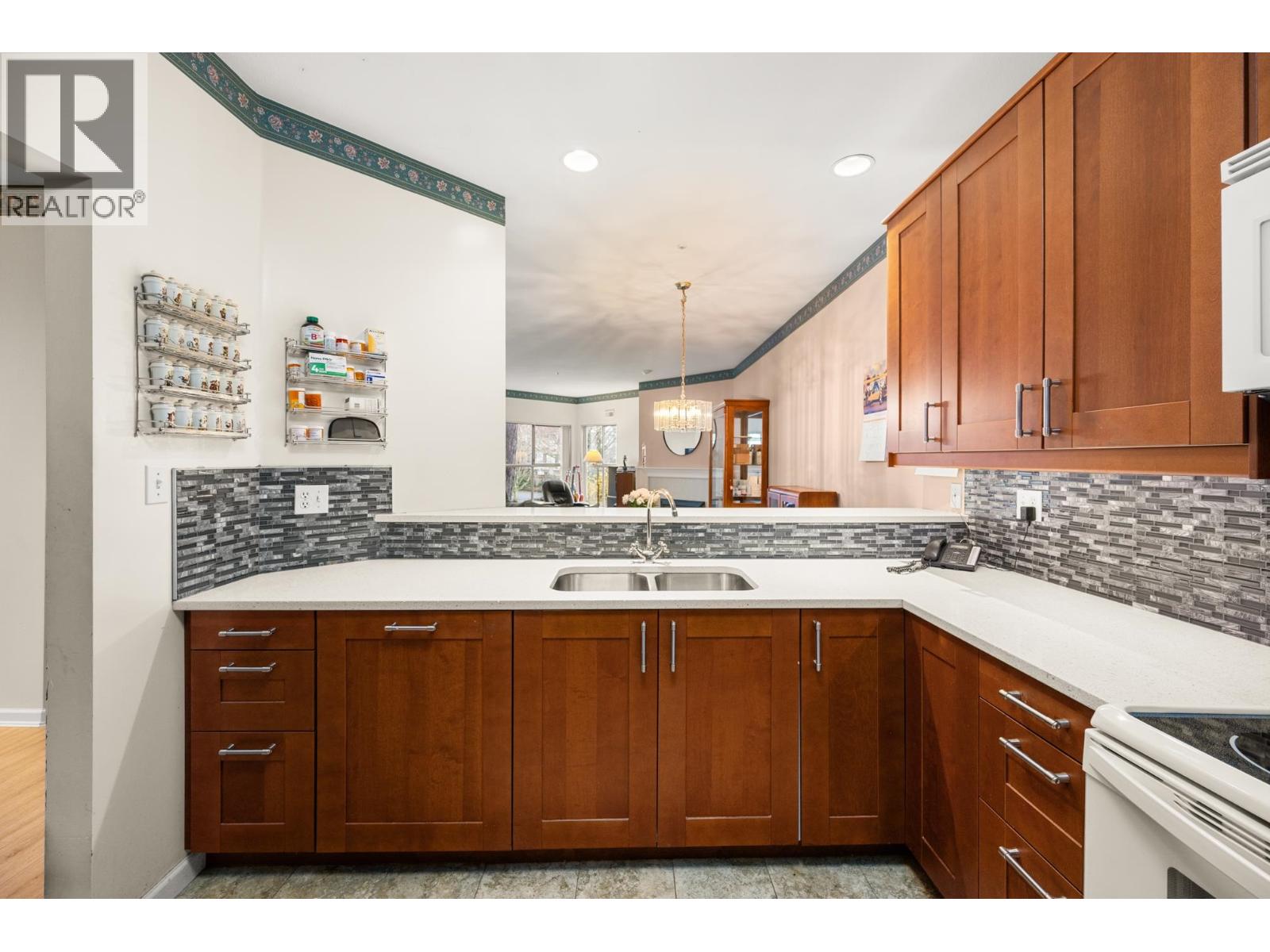 #108-4753 WEST RIVER Road, Delta