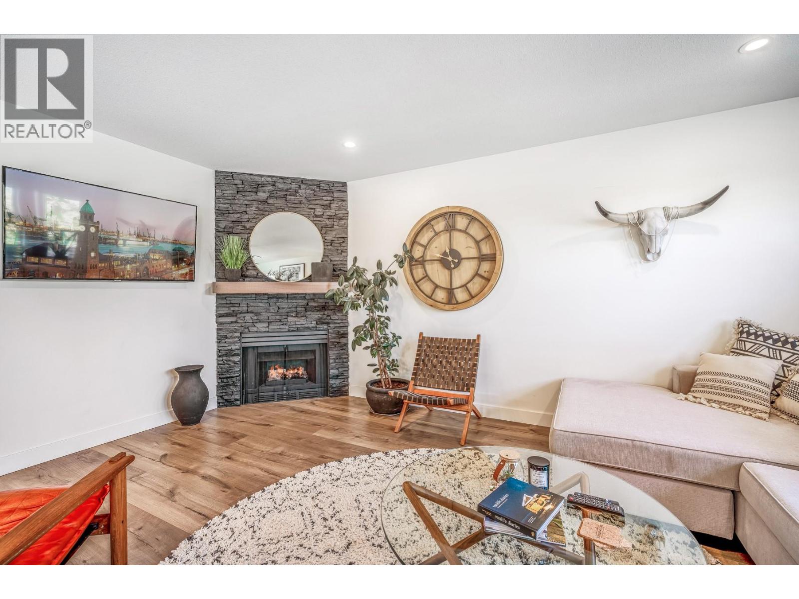 1141 Lynden Road - 15