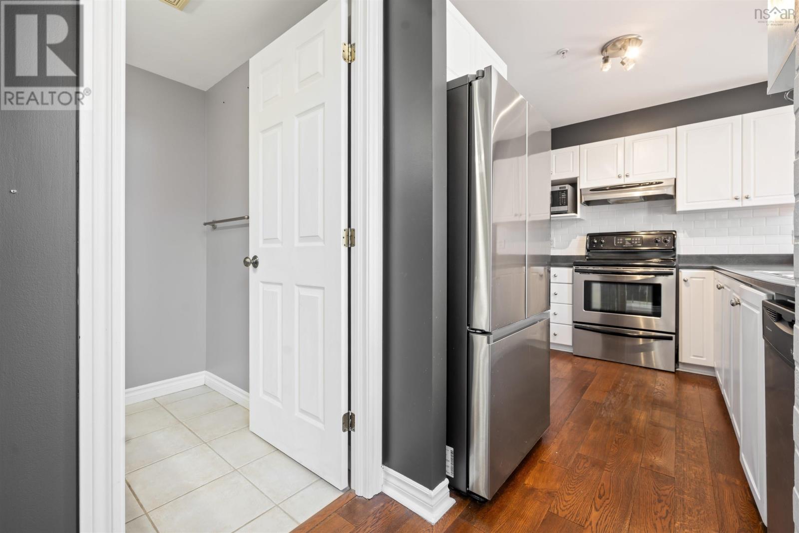 Property 15 of 32 of 309 108 Ochterloney Street