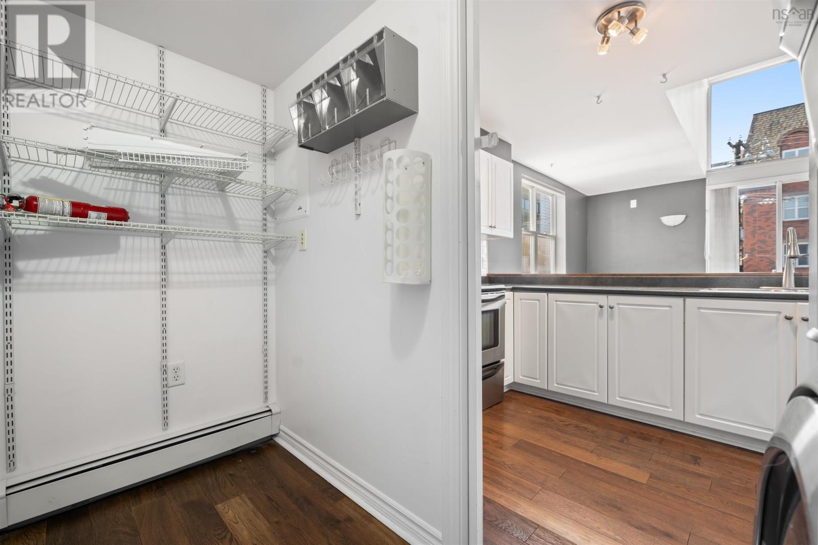 Property 14 of 32 of 309 108 Ochterloney Street