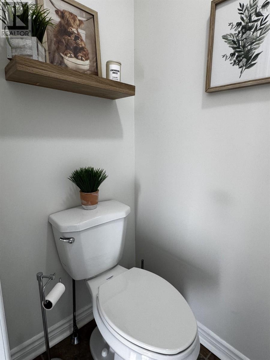 Property 24 of 41 of 75 Lower MacLean Street