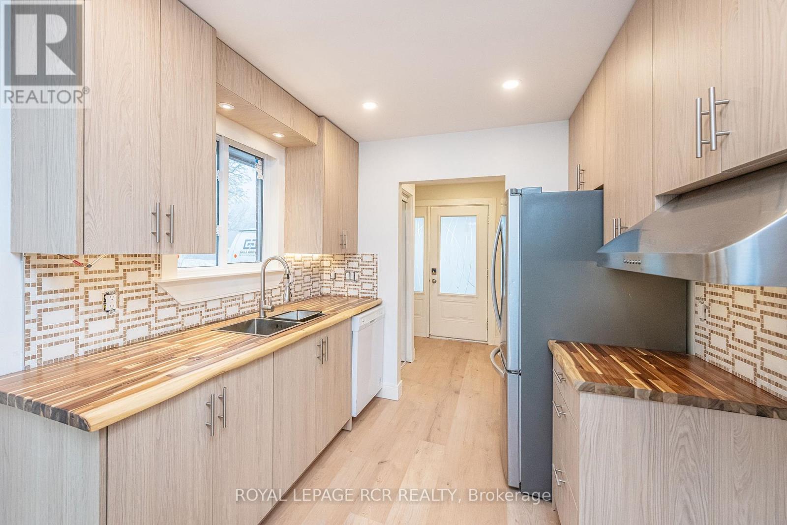 243 SIMON STREET - 8