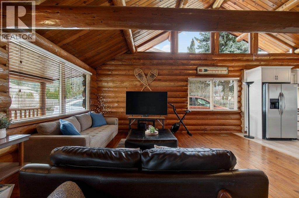 1421 10 Street SW, Salmon Arm