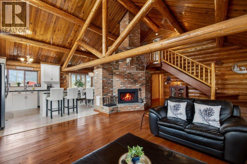 1421 10 Street SW, Salmon Arm