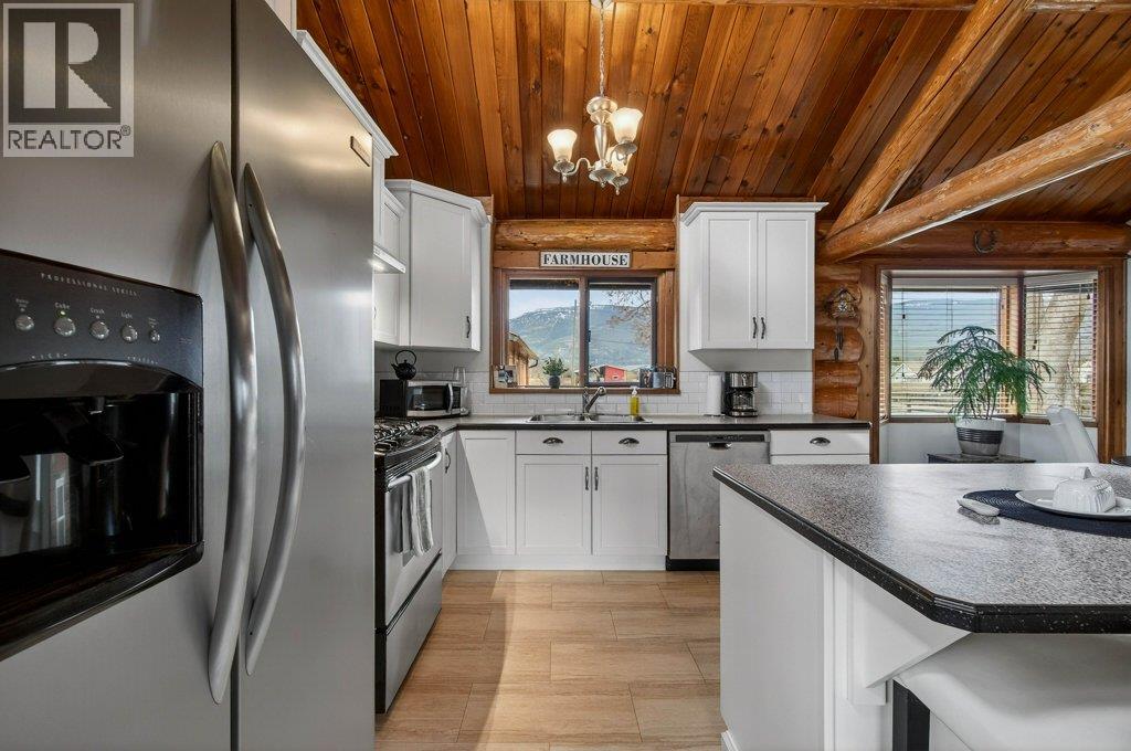 1421 10 Street SW, Salmon Arm