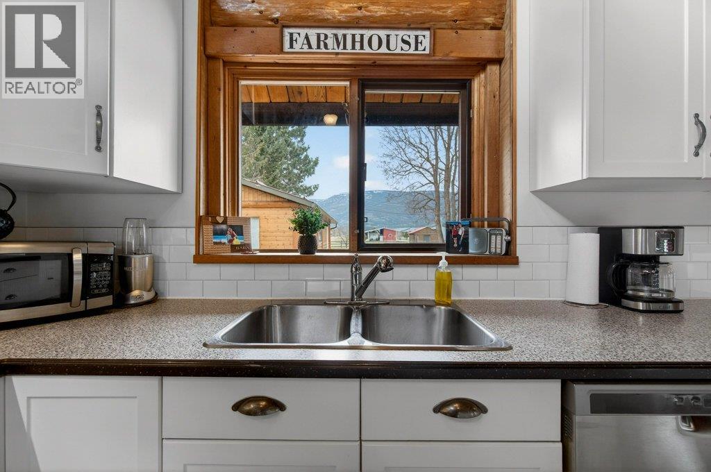 1421 10 Street SW, Salmon Arm