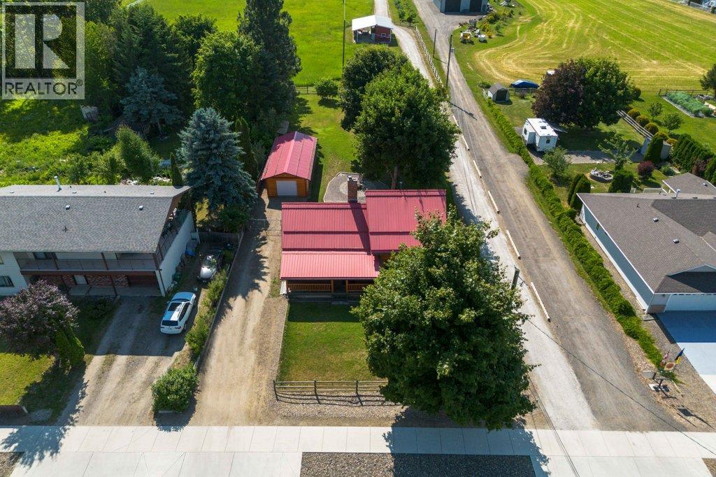 1421 10 Street SW, Salmon Arm